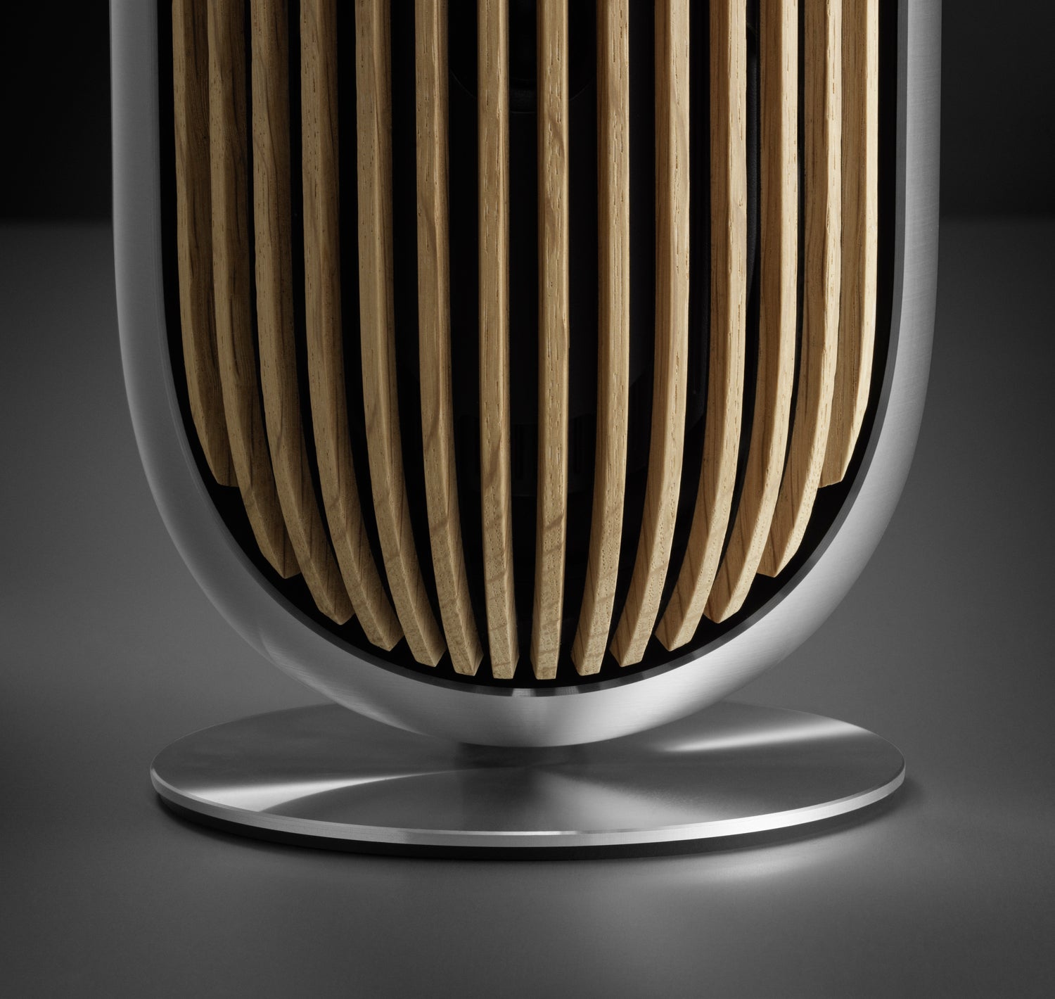 Tischstandfuß des BeoLab 8 in silber