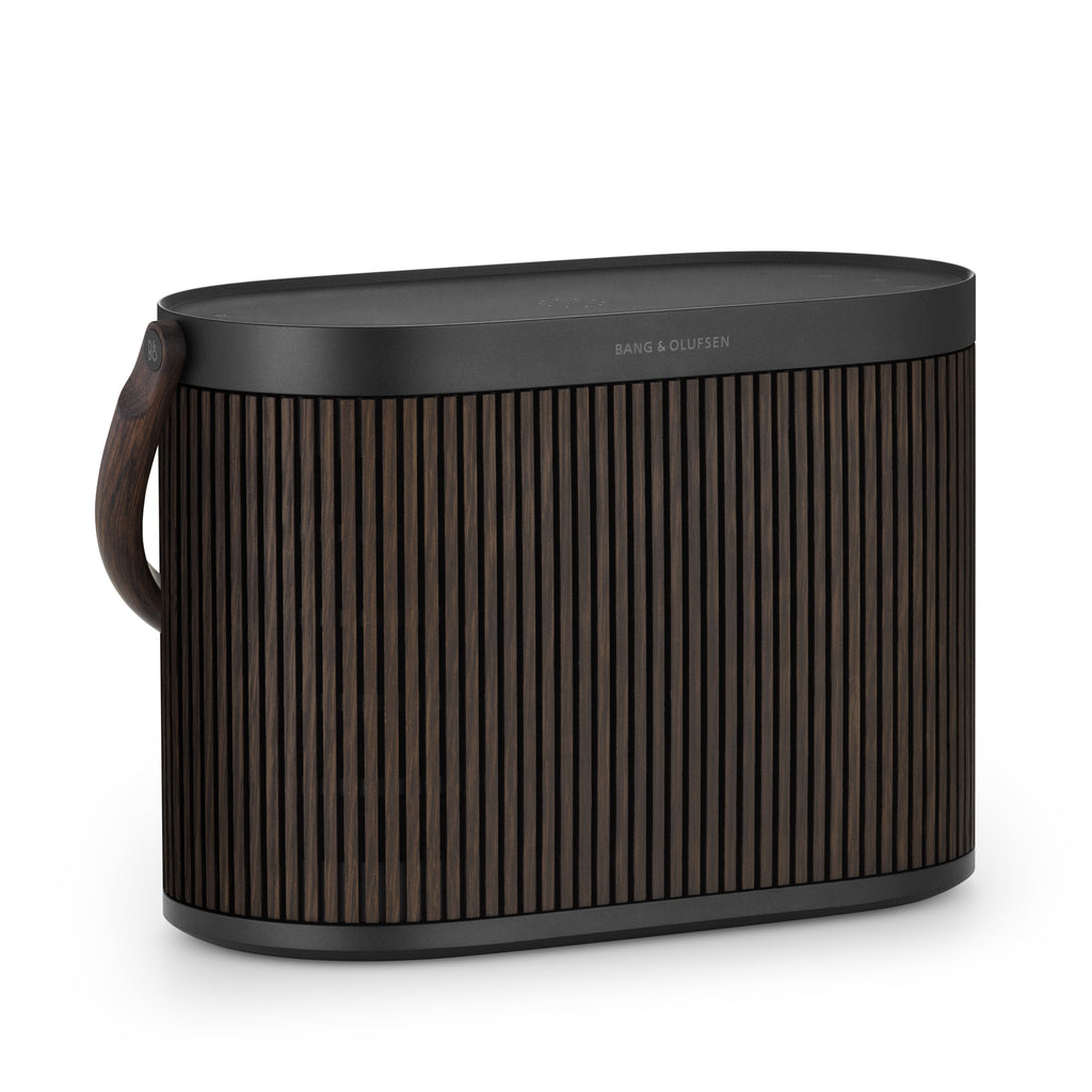 BeoSound A5 Dark Oak aus Aluminium und Echtholz