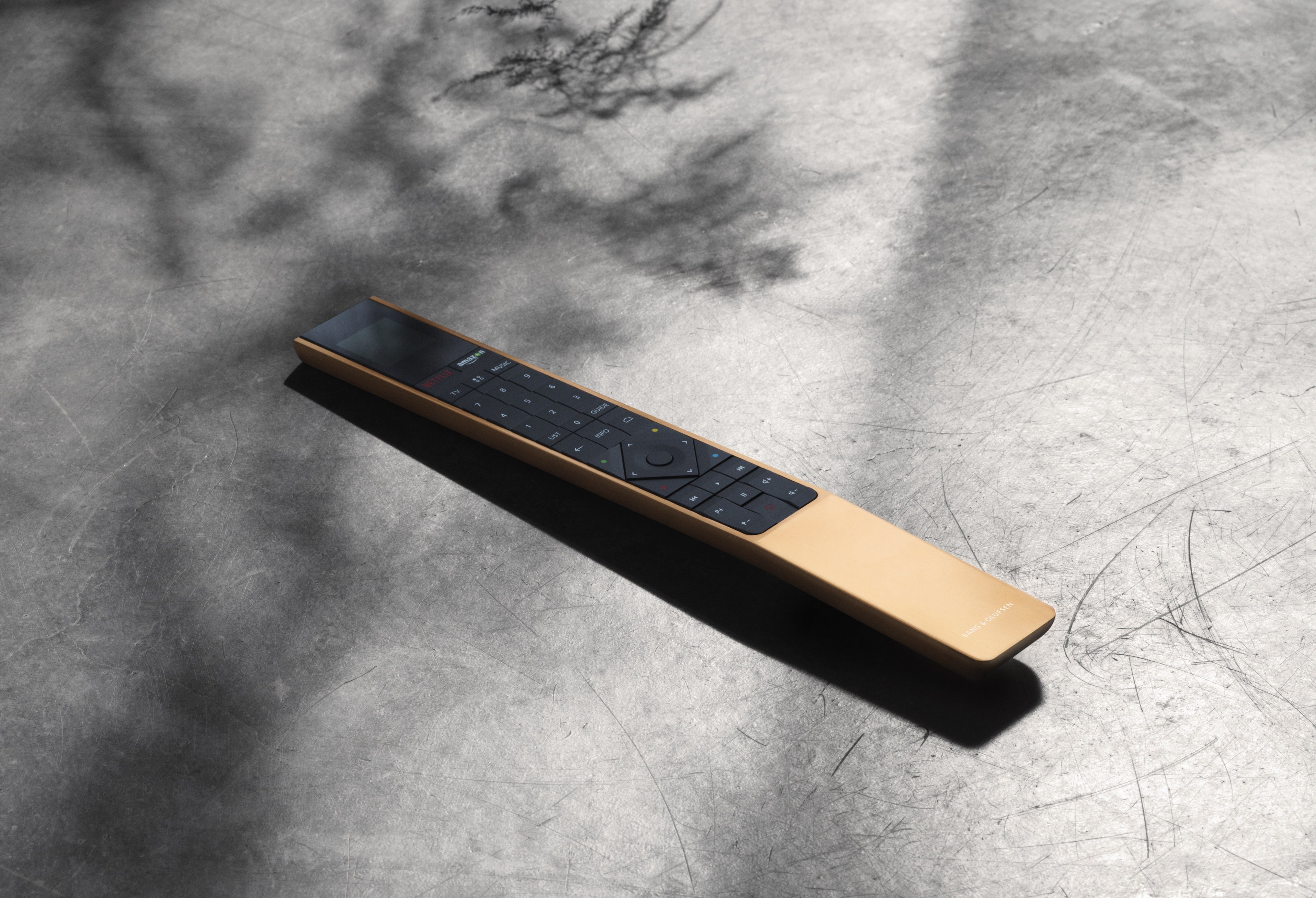 BeoRemote One BT in Bronze Tone - alte Ausführung mit Netflix-taste
