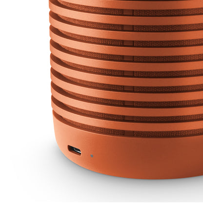 Bang & Olufsen Beosound Explore Bonfire Orange Ladeanschluss