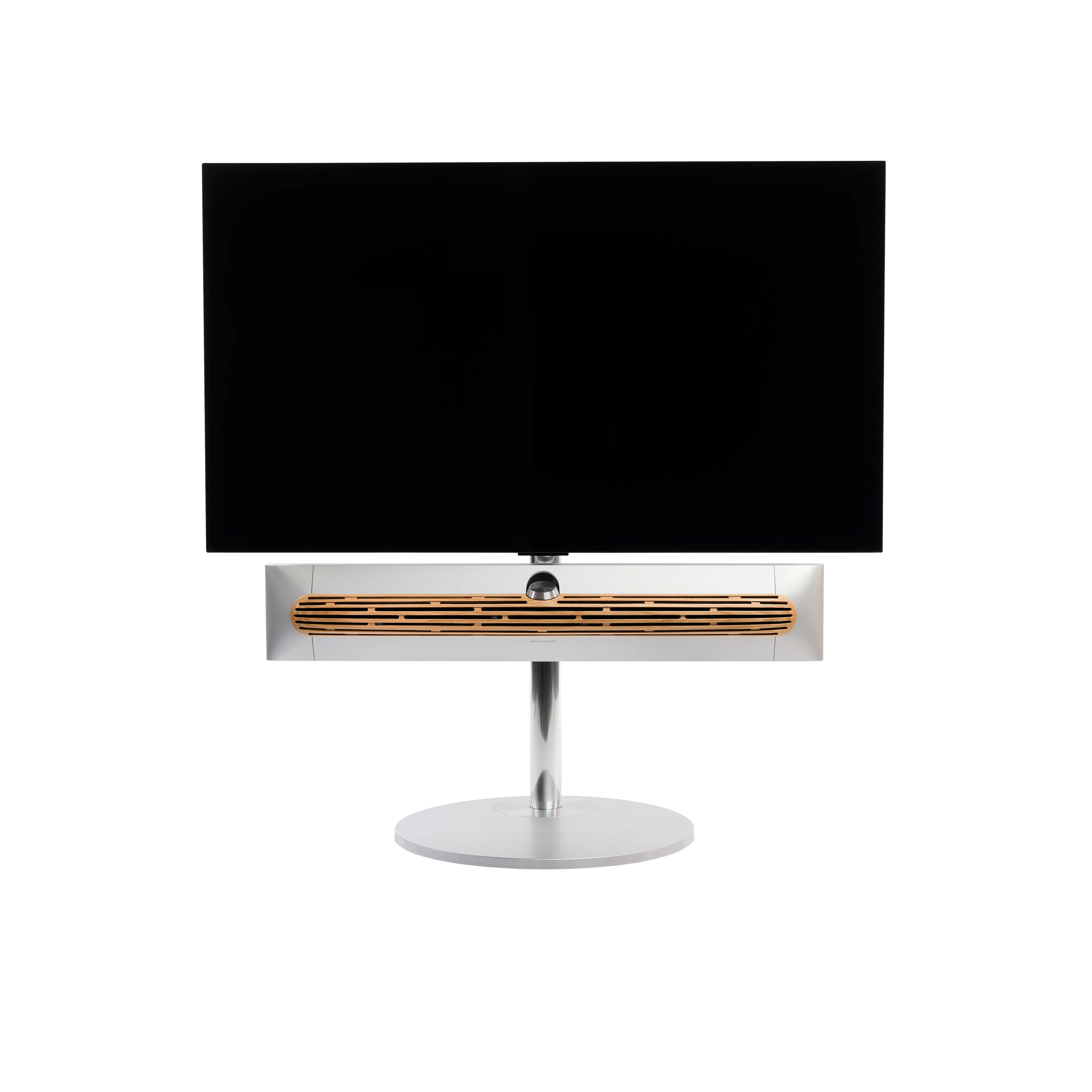 Beosound Premiere in natural aluminium auf STB Bodenstandfuß mit Eichenholzcover , mit 48 Zoll LG OLED Panel - Frontale Ansicht