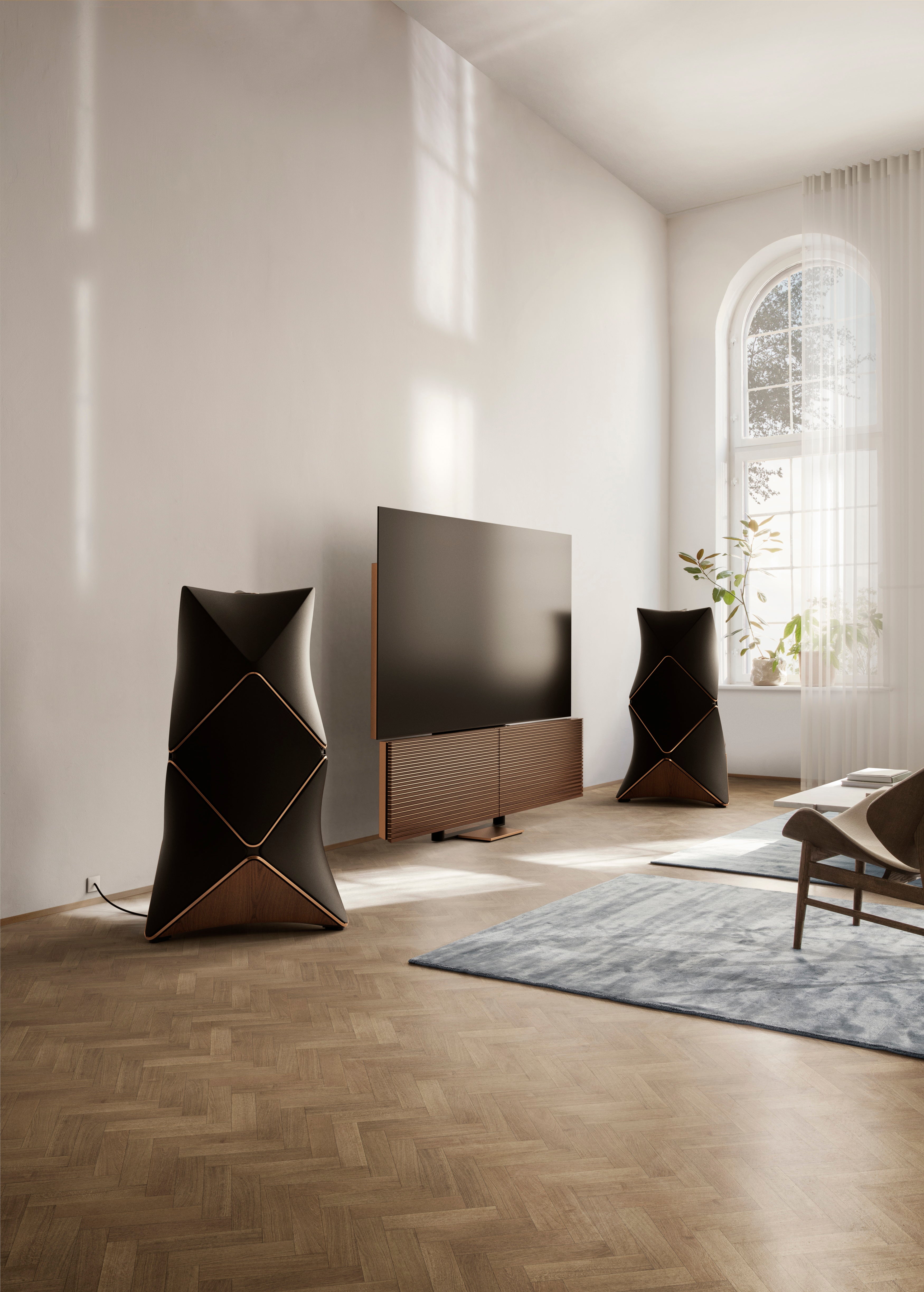 BeoVision Harmony mit BeoLab 90 in Bronze Tone