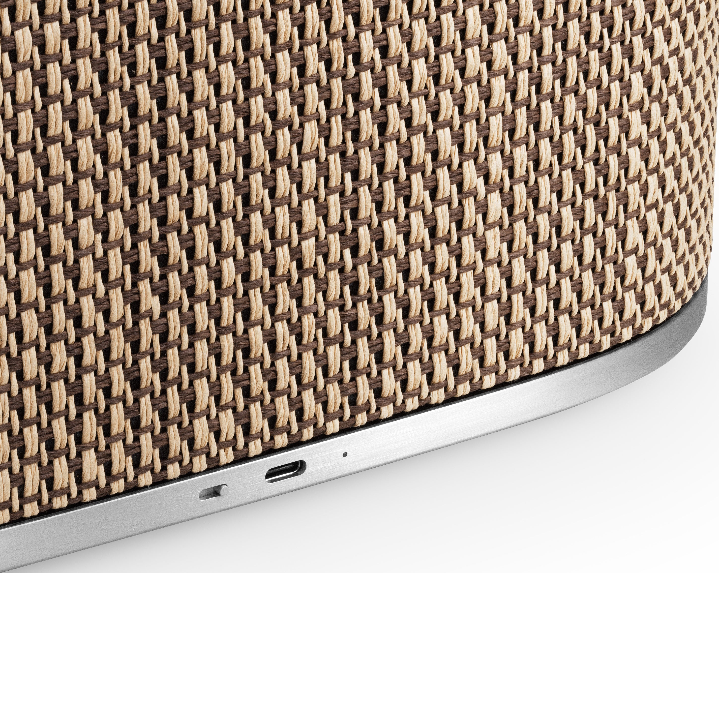 Bang & Olufsen, B&O Beosound A5 - tragbarer Multiroom Lautsprecher aus der Centennial Collection in Century Weave - Ansicht auf den Ladeanschluss