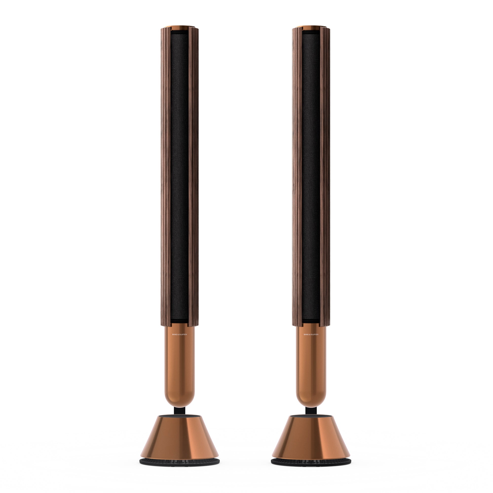 ein Paar BeoLab 28 Bronze Tone mit Cover in Walnussholz